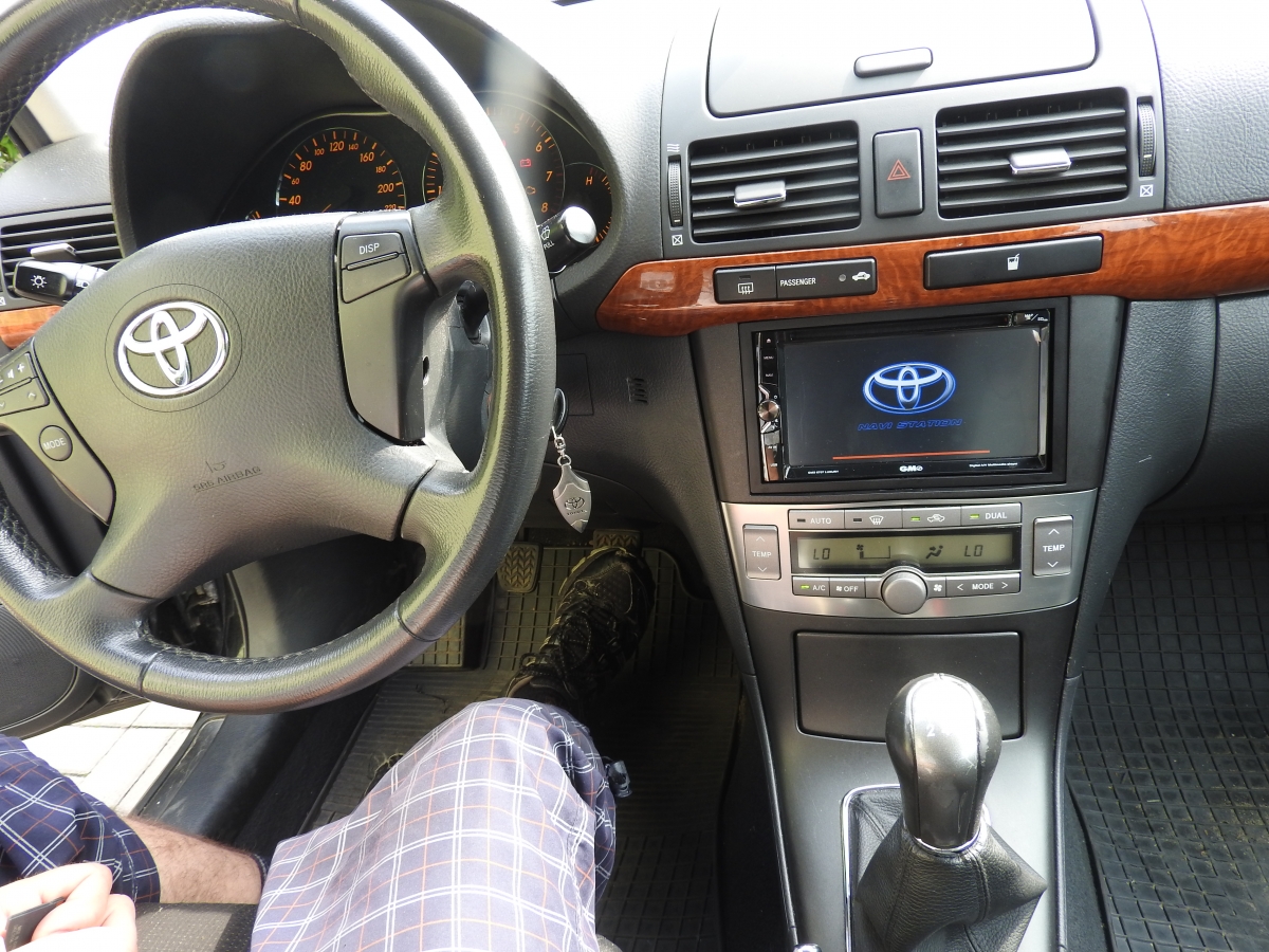 Toyota Avensis T25.jpeg